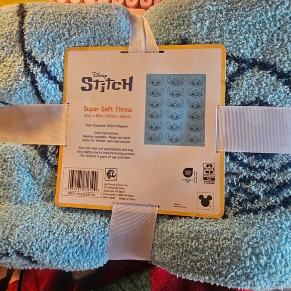 Disney Stitch Super Soft Throw Blanket 50" x 60" - Picture 2 of 5